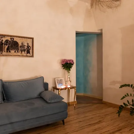 Lotus Apartment *