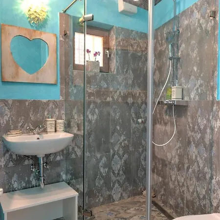 Lotus アパート センテンドレ